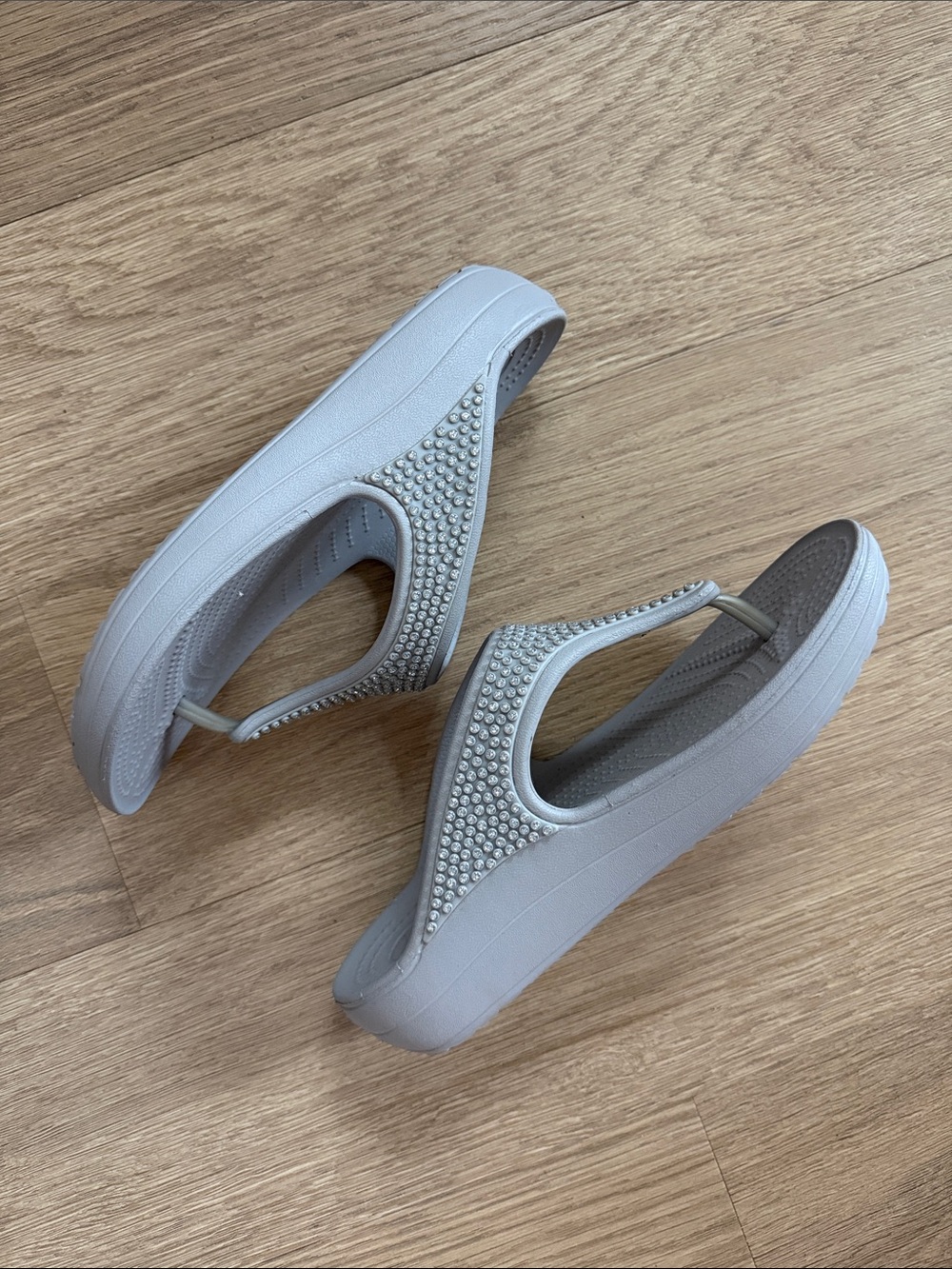 Crocs Sloane Diamante Light Gray Sparkle Thong Platform Sandals Size 9